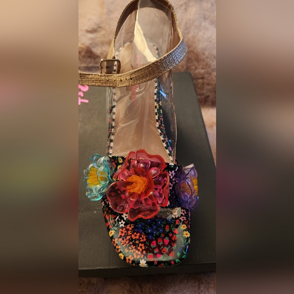 Betsey Johnson Elayne Black flower Block Wood Heel size 10